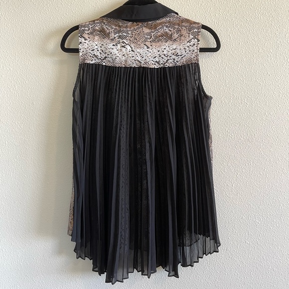 BCBGMAXAZRIA Snake Print Pleated Top - Picture 6 of 7